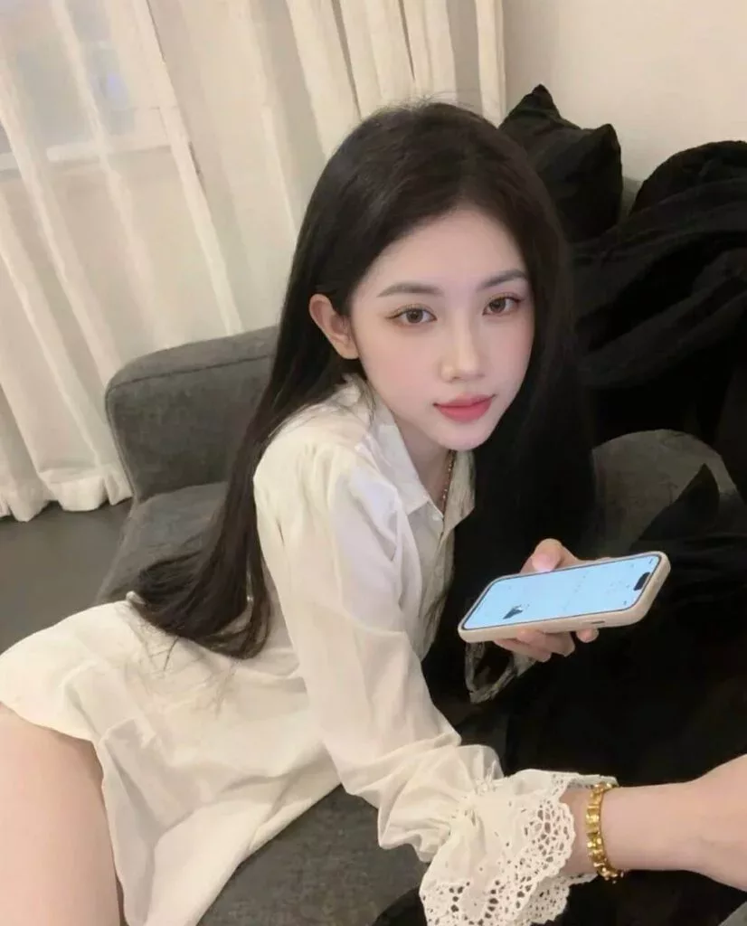 选择伴游时，优先考虑她们的个性和服务项目与您的偏好相匹配，以获得无缝体验。