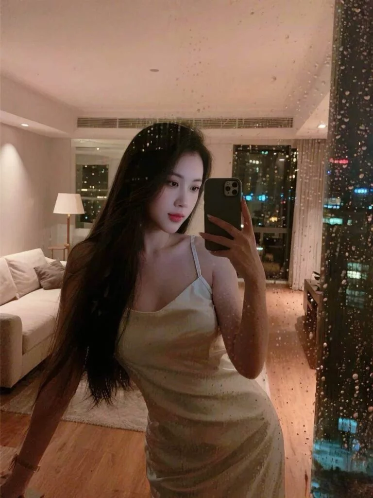 Full body portrait of Sumi Singapore Escort showing her slender figure