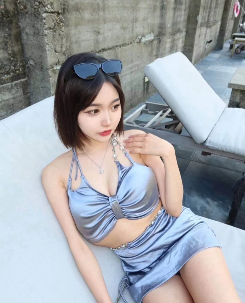 Kayami Singapore Escort standing in a modern central room