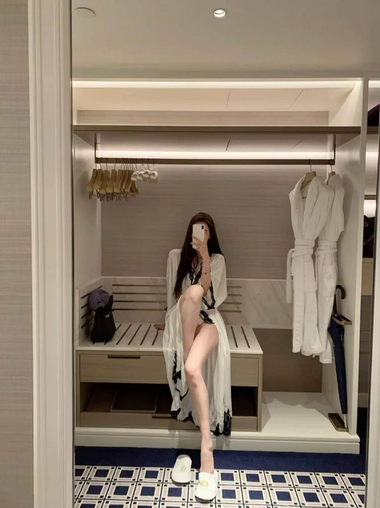 Sana Singapore Escort providing authentic finger oil massage and bodywork services