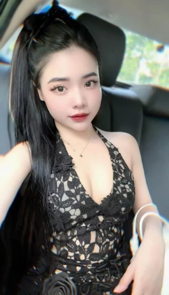 Singapore Escort companion Yudy Hindi — graceful presentation for a private Singapore experience