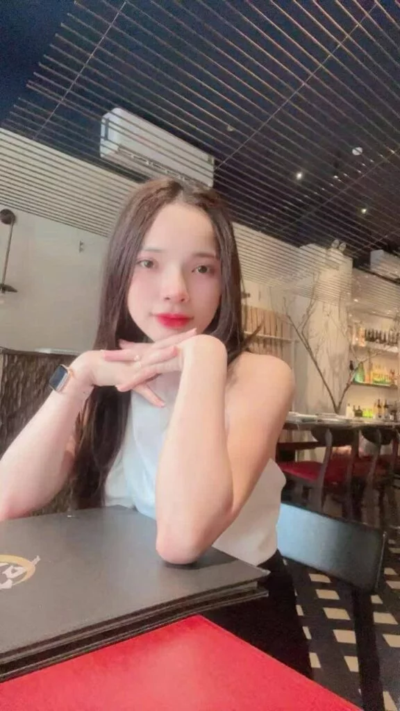 Gallery image of Vietnamese companion Liuyi in Orchard studio setting