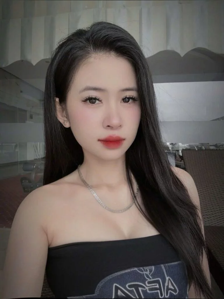 Liuliu Singapore Escort posing elegantly in a private Orchard room setting