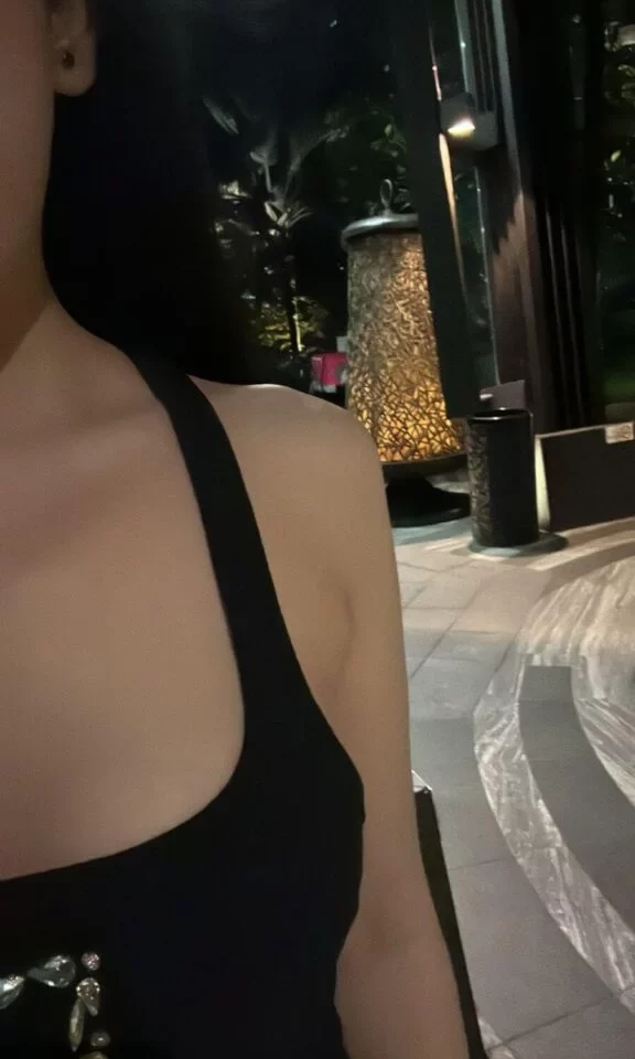 escort in Singapore companion Amee Hindi — sophisticated presentation for private time in Singapore