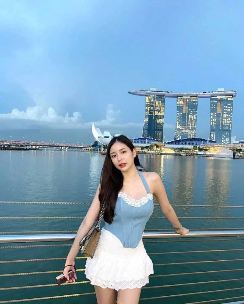Full body image of Minzi displaying her profile appearance